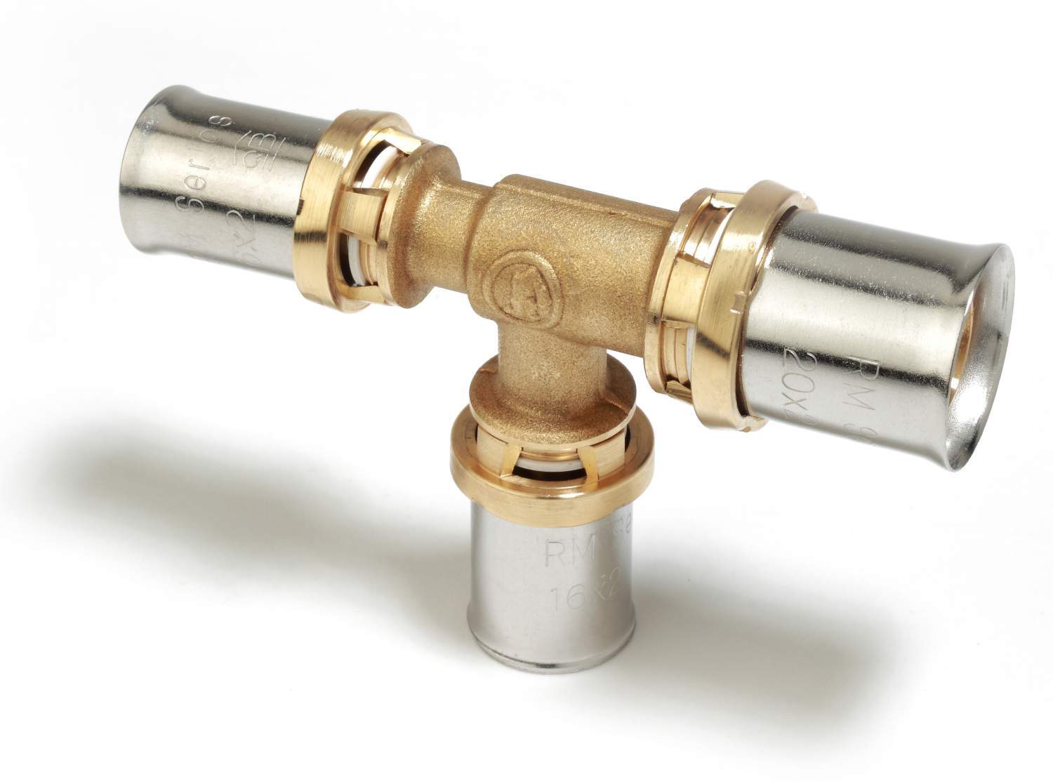 Угловой пресс-фитинг Giacomini RM151 16x1/2" (ВР)
