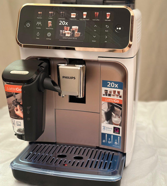 PHILIPS COFFEE MACHINE EP5547
