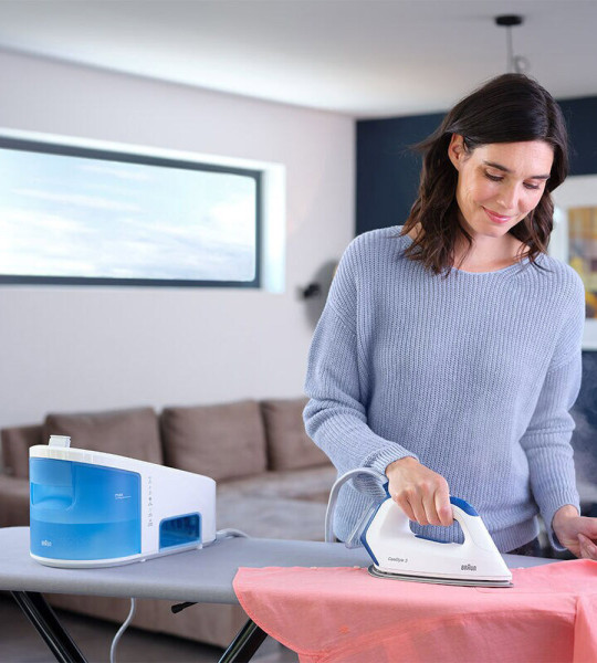 Парогенератор Braun CareStyle 3 IS3157BL — 2400 Вт, 6.8 бар, 3D подошва, 2 л резервуар, iCare, автоотключение